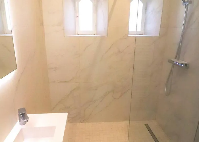 Napoleon Luxurious Renovated 1min From Palais شقة