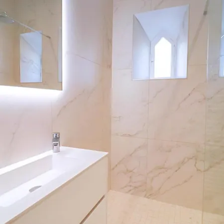 Napoleon Luxurious Renovated 1min From Palais Apartamento