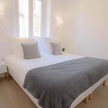 アパート Napoleon Luxurious Renovated 1min From Palais カンヌ